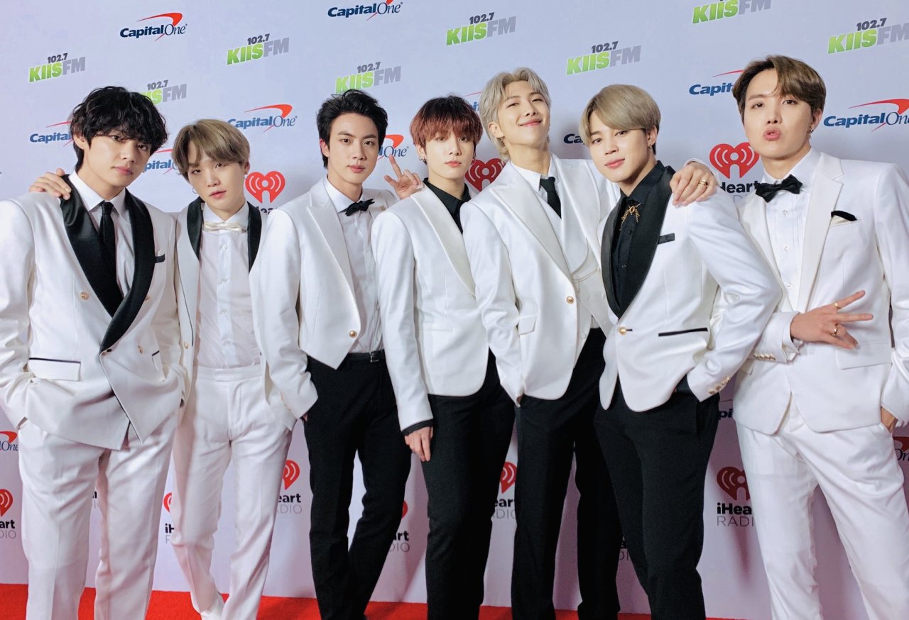 BTS, Katy Perry, Billie Eilish, Katy Perry gây chiến với fan BTS và Billie Eilish, Jingle Ball 2019, Halsey