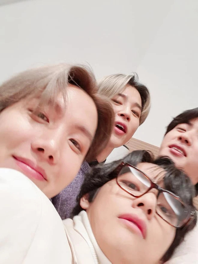 BTS, Jin, Jin BTS, BTS Jin, trai đẹp toàn cầu, idol, k pop, Kpop, ARMY, V BTS Suga, Jimin, Jungkook, RM, J Hope, JHope, selfie, Bangtan, hậu trường BTS, BTS selfie