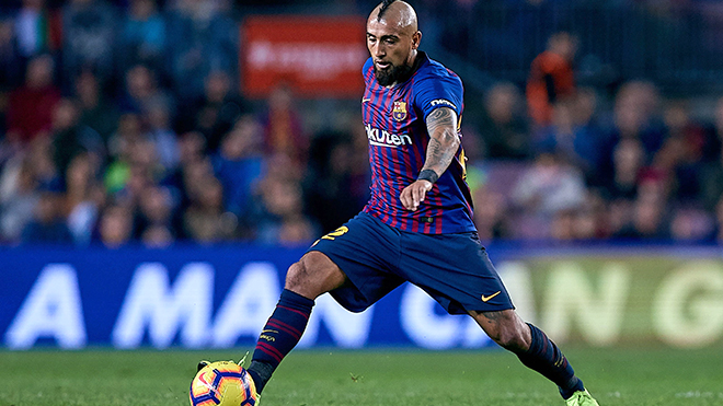 Barcelona: Quá nhiều Vidal, quá ít Carles Alena