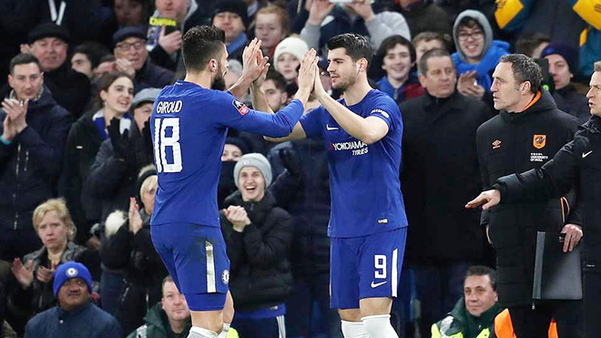 Chelsea: Giroud, Morata hay số 9 ảo?