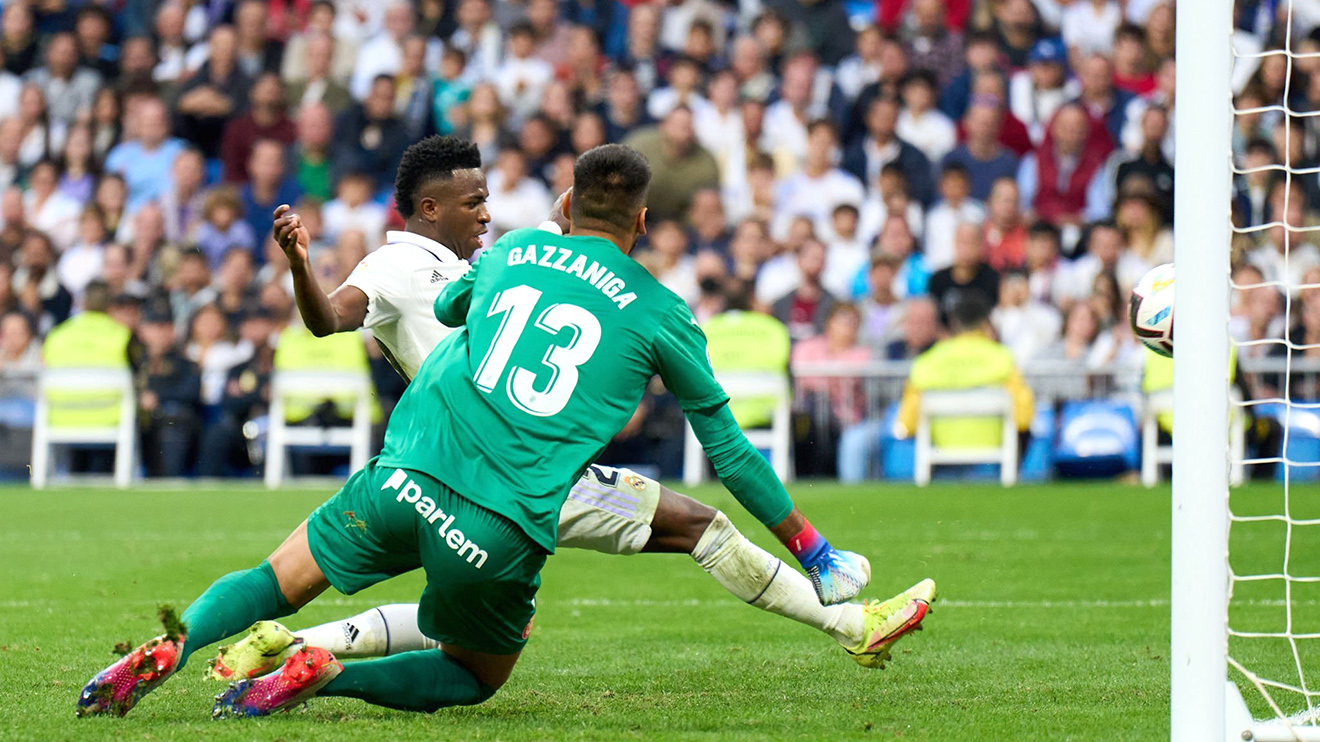 Real Madrid: Mất kiểm soát, mất điểm