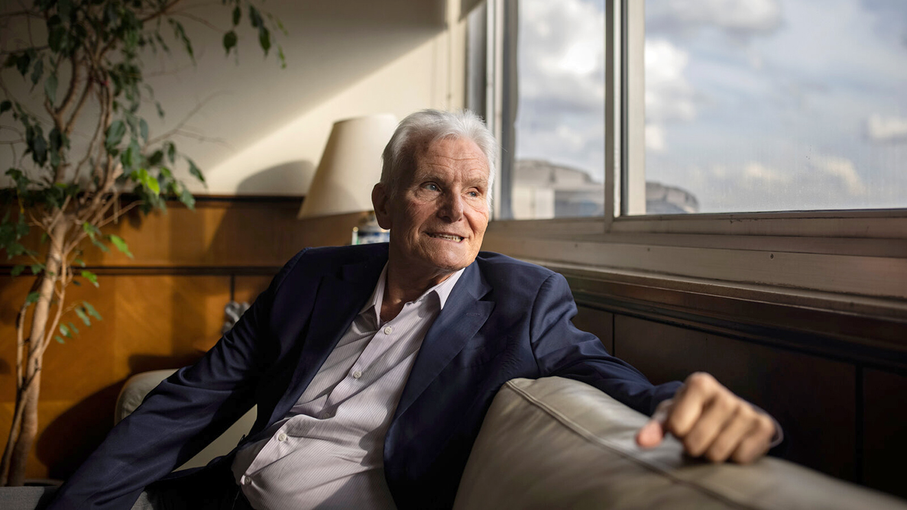 Người đàn ông khởi kiện Neymar là ai?