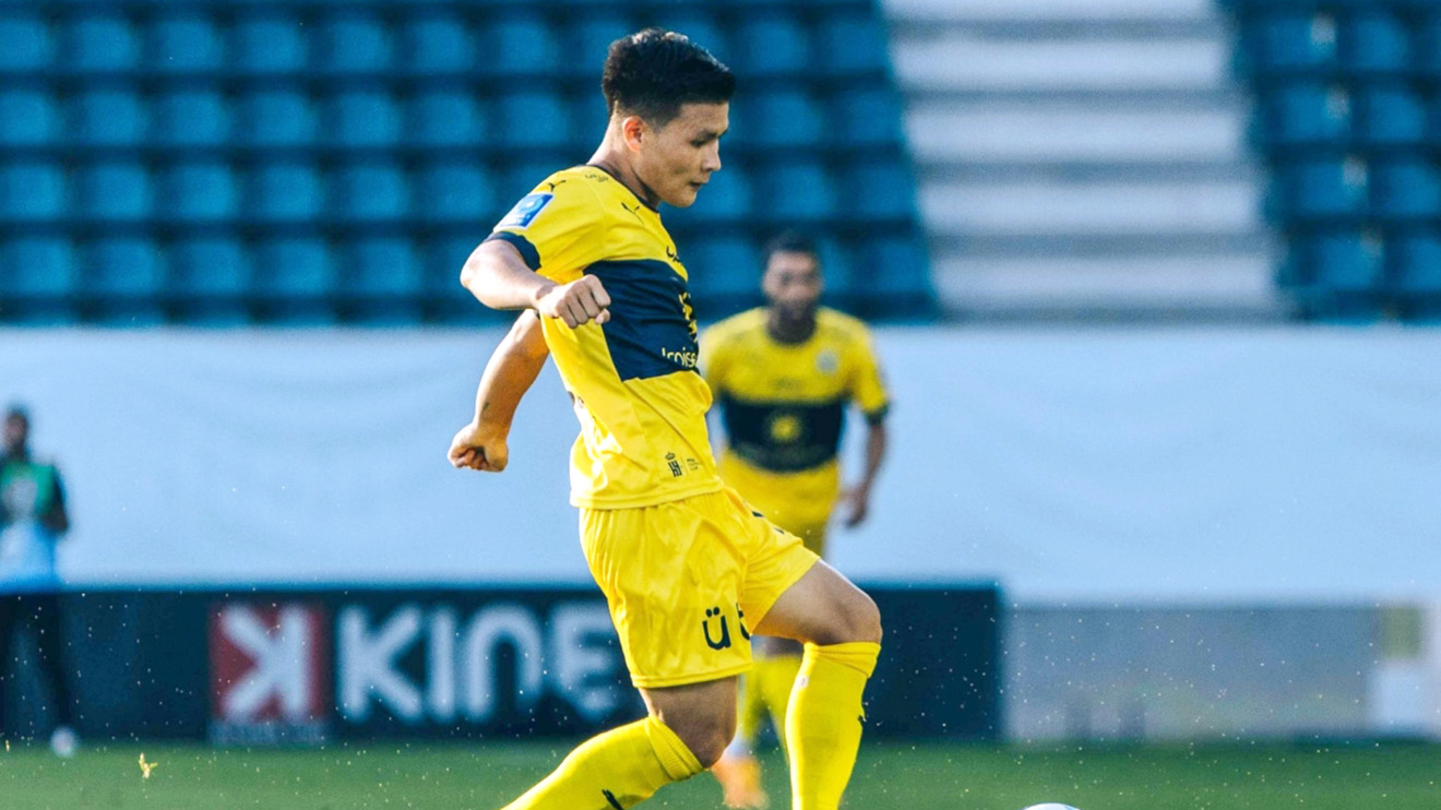 CĐV chê Pau và muốn Quang Hải rời đội bóng