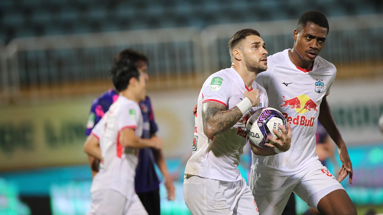 HLV Kiatisuk vượt qua nỗi ám ảnh Cúp quốc gia