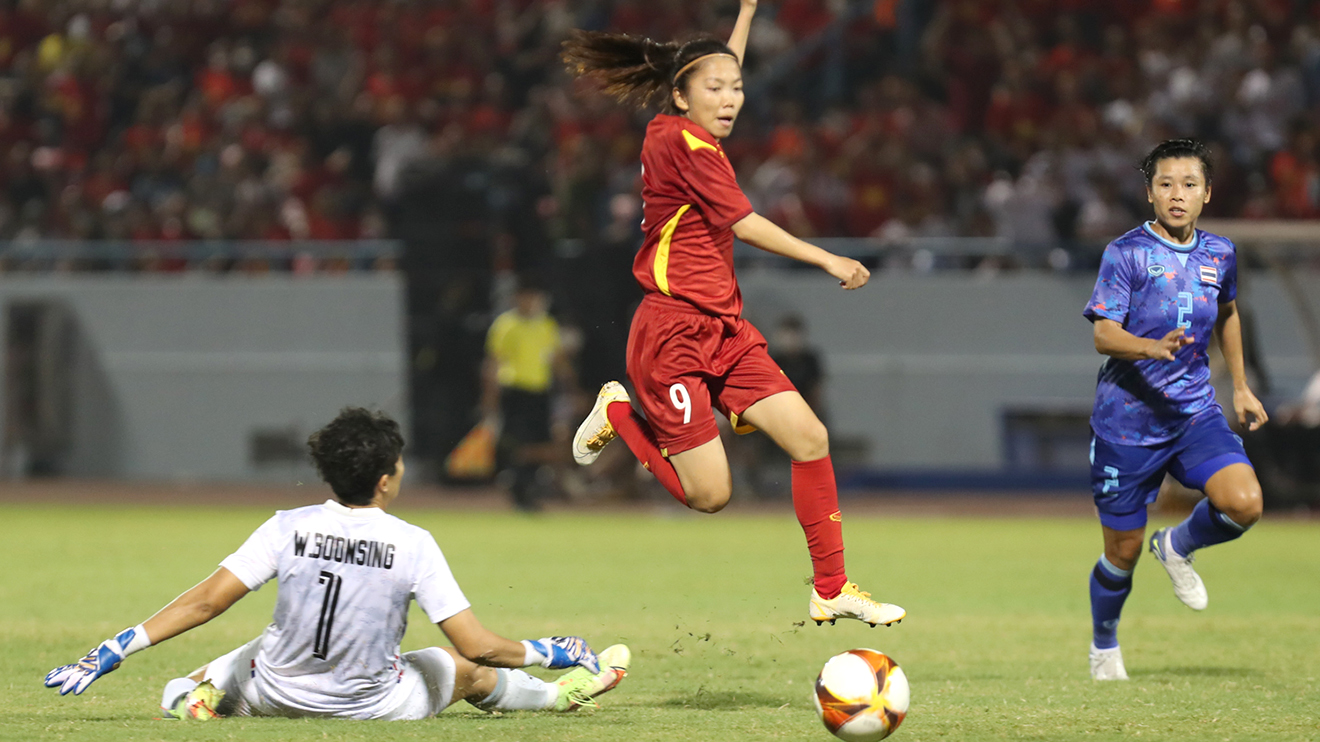 Huỳnh Như, Quang Hải xuất ngoại: Ngày vui còn ở xa