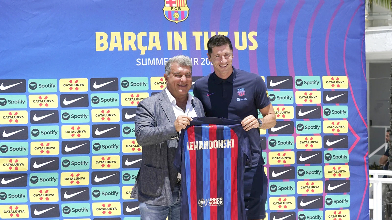 Mùa Hè khó hiểu của Barcelona