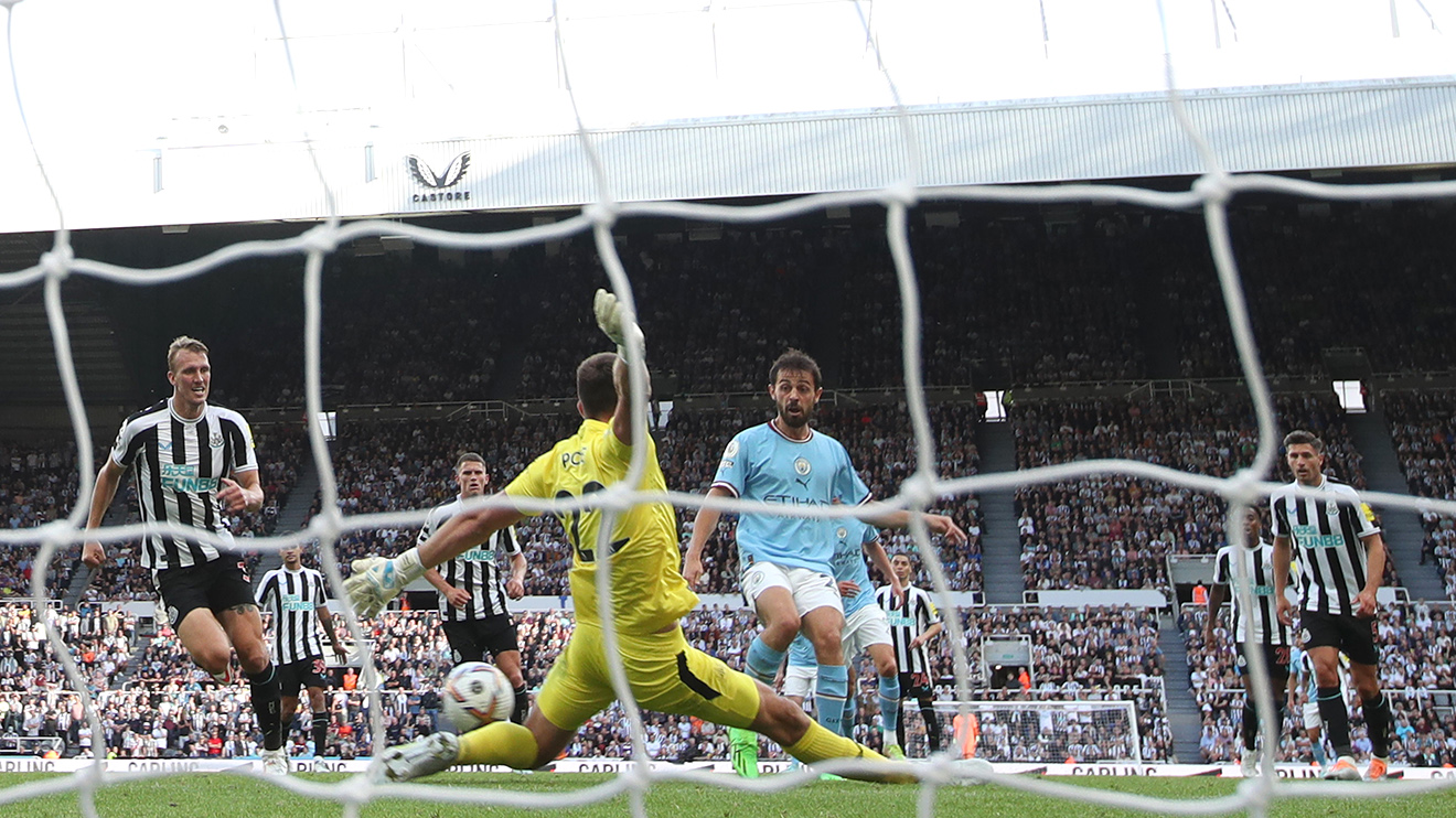 Man City hòa hú vía: Lời cảnh báo cho Pep Guardiola