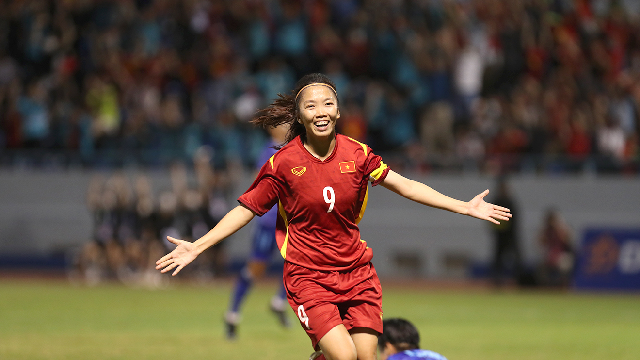 Chúc Huỳnh Như chân cứng đá mềm!