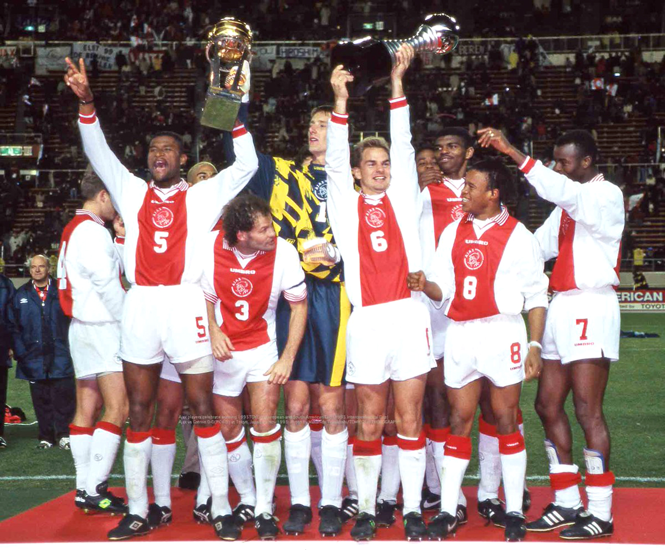 Bong da, Bóng đá hôm nay, 7 sơ đồ đội hình điên rồ nhất trong bóng đá, Ajax, Barcelona, Bayern, Tây Ban Nha, Chile, Pháp, Úc, 3-3-1-3, 3-6-1, 4-6-0, 4-2-4, 3-4-3, 4-2-2-2
