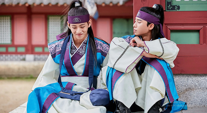 V BTS, BTS, V BTS quần nâu sòng, Park Seo Joon, The Divine Fury, Choi Woo Shik