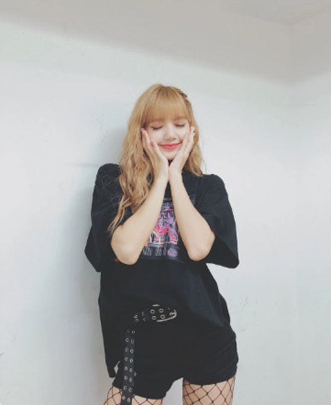 Blackpink, Lisa Blackpink, Lisa mặc trùng đồ, Playing With Fire Blackpink, BLINK