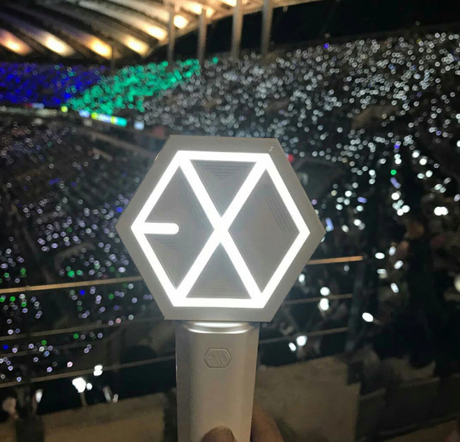 K-pop, IU, EXO, MOMOLAND, SEVENTEEN, MAMAMOO, Stray Kids, Gậy ánh sáng, Light Stick