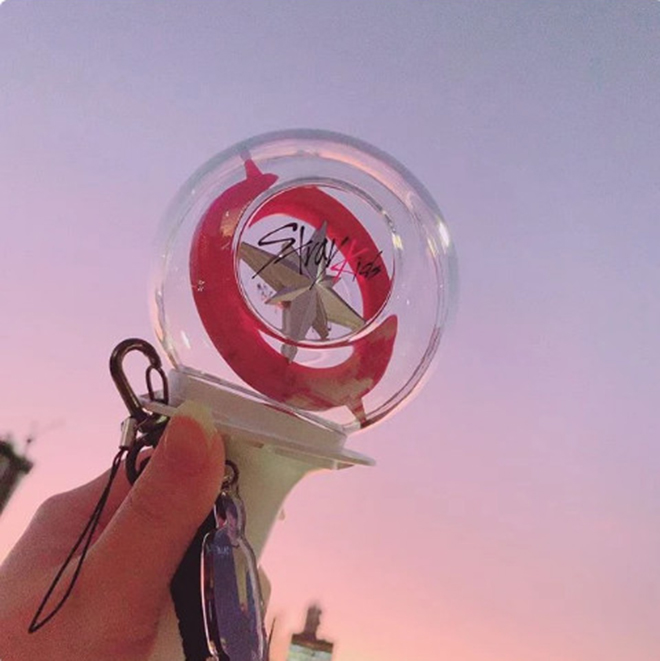 K-pop, IU, EXO, MOMOLAND, SEVENTEEN, MAMAMOO, Stray Kids, Gậy ánh sáng, Light Stick