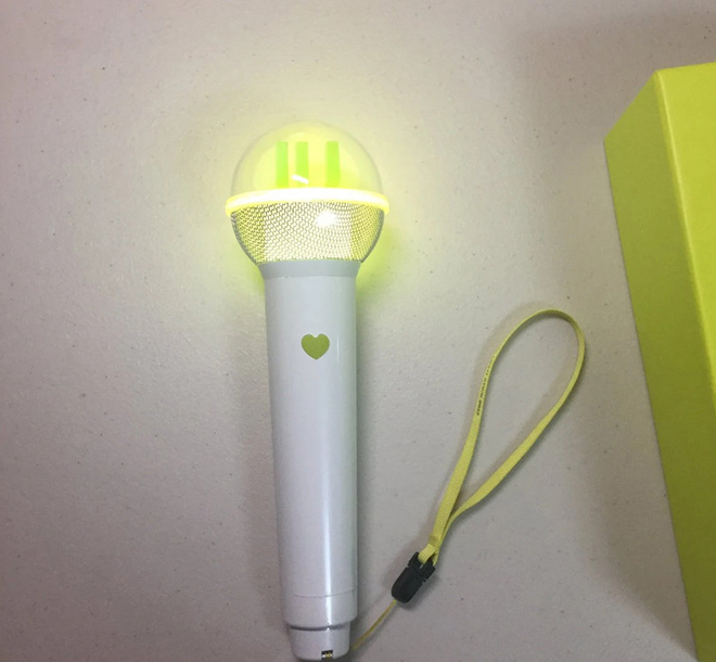 K-pop, IU, EXO, MOMOLAND, SEVENTEEN, MAMAMOO, Stray Kids, Gậy ánh sáng, Light Stick