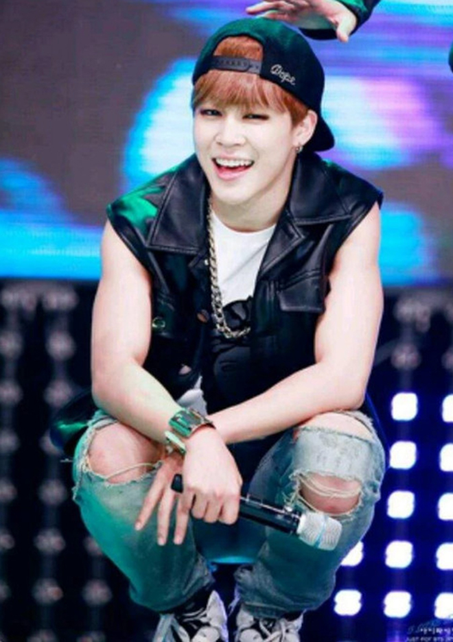 BTS, Bts. Jimin, Jimin quần jeans rách, Jimin gợi cảm, jimin bts, bts