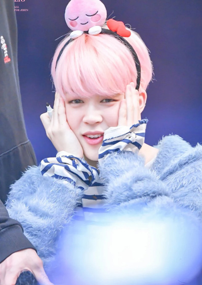 BTS, Bts, Jimin đeo bờm, jimin bts, Jimin cute, Rilakkuma, Jimin mochi, bts