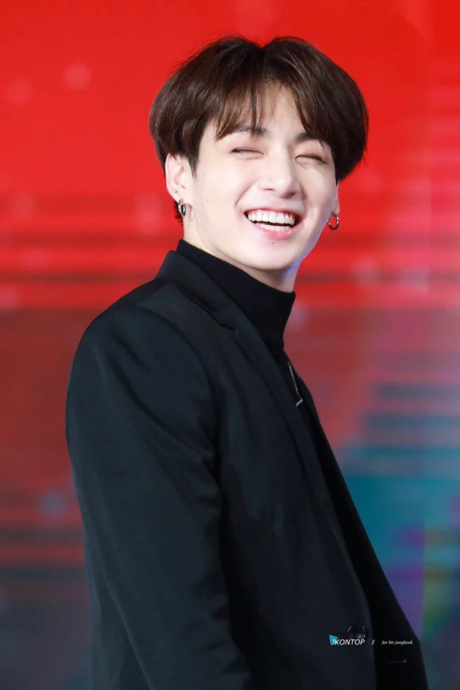 BTS, Jungkook, Em út Vàng BTS, Jungkook cười đốn tim fan, Suga, V BTS, RM BTS