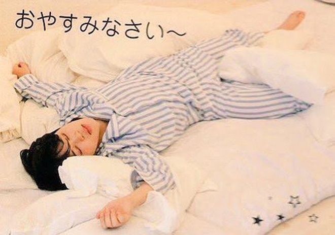 BTS, Jimin, Thói quen khi ngủ của Jimin, Jimin có thói wuen nắm tay khi ngủ