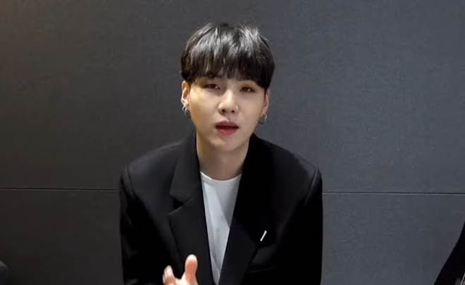 BTS, Suga sau phẫu thuật, Suga chưa thể nhấc nổi tay trái, Suga phát VLive, Suga