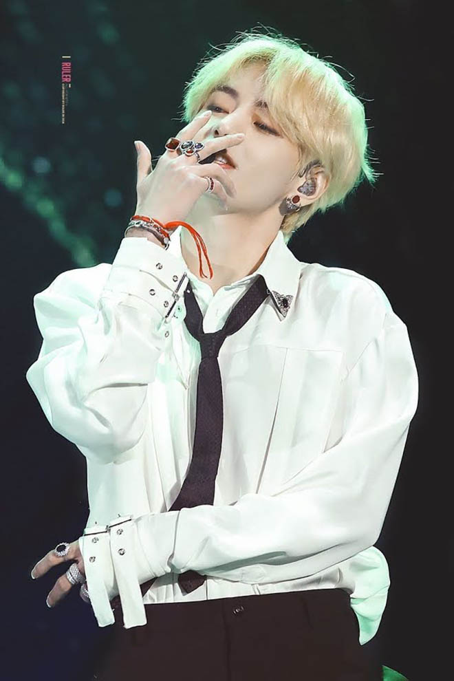 BTS, V BTS là chúa tể những chiếc nhẫn, V BTS tín đồ thời trang, Singularity