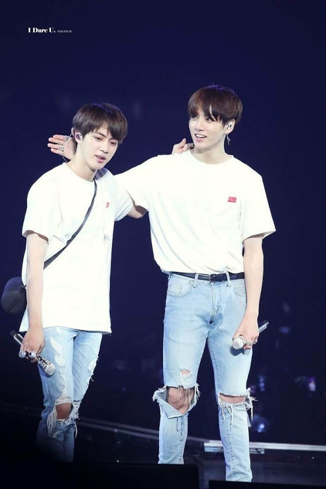 BTS, Jungkook, Jungkook khiến cho Jin tẽn tò, Jin, Burn The Stage, Chơi khăm