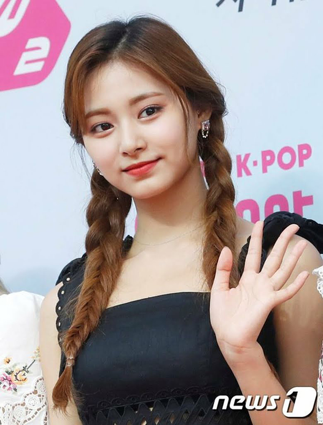 Twice, Tzuyu. Tzuyu Twice với visual như các công chúa Disney, Cinderella, Elsa