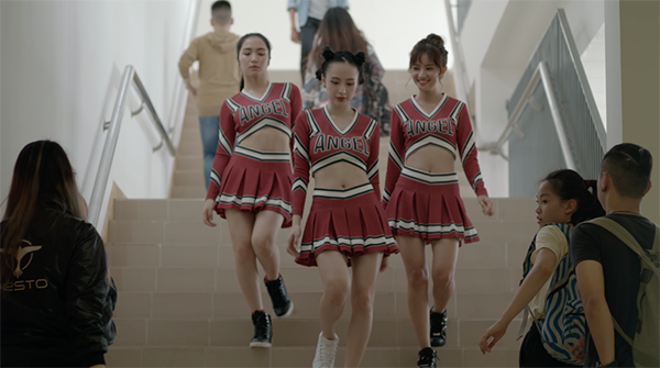 Angela Phương Trinh hoá thân thành&nbsp;một nàng “queen bee” học đường đầy nội tâm ẩn trong vẻ ngoài nổi loạn.