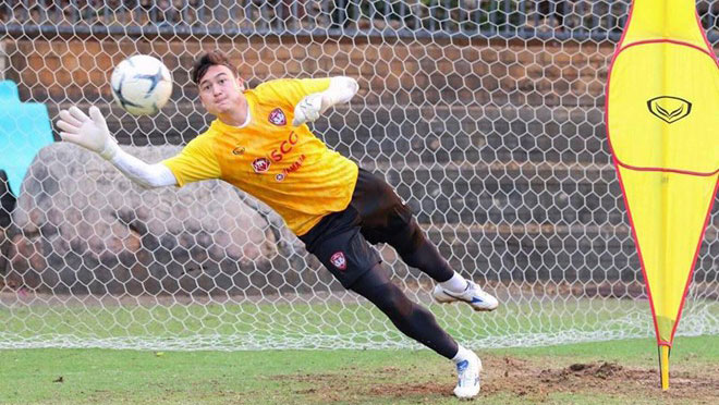 Văn Lâm tập theo giáo án đặc biệt ở Muangthong United