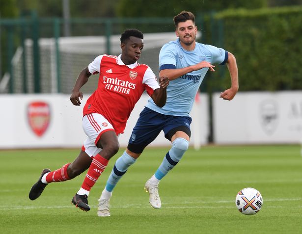 Arsenal thua trận đầu tiên tiền mùa giải