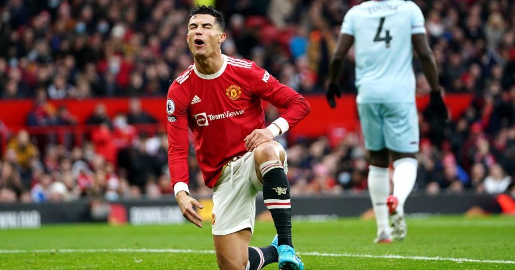 Ronaldo trả giá đắt cho quyết định từ 4 năm trước