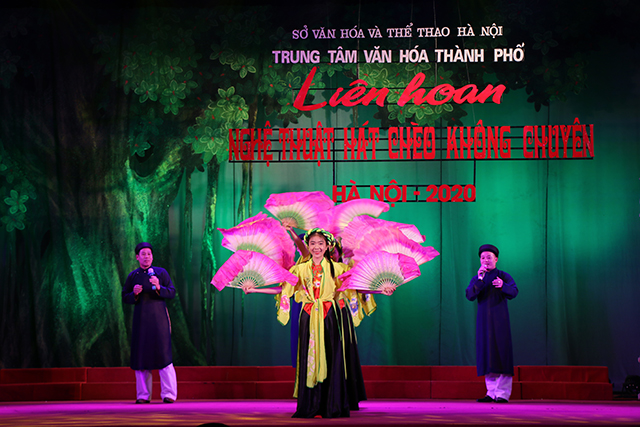 Mỗi đơn vị tham gia Liên hoan với 3 tiết mục gồm thể loại hát đơn, hát đôi, hát tốp với các làn điệu trong các tích Chèo, các làn điệu cổ được thể hiện bằng các sáng tác đặt lời mới.