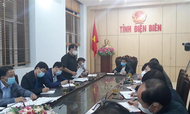  Trong ảnh: Bí thư Tỉnh ủy Điện Biên Nguyễn Văn Thắng chỉ đạo tại cuộc họp. Ảnh: TTXVN phát  Trong ảnh: Ông Vừ A Bằng, Phó Chủ tịch UBND tỉnh Điện Biên, Phó trưởng Ban chỉ đạo phòng, chống dịch Covid-19 tỉnh thông tin tình hình dịch COVID-19 trên địa bàn. Ảnh: TTXVN phát