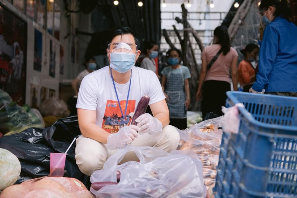 Nghệ sĩ đi tình nguyện mùa dịch, Nghệ sĩ tình nguyện, Nghệ sĩ làm tình nguyện viên, Nghệ sĩ mùa dịch, Nghệ sĩ làm tình nguyện mùa dịch, tình nguyện viên mùa dịch covid-19