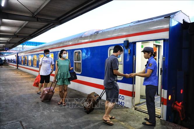 Bán vé tàu dịp lễ, bán vé tàu dịp hè, bán vé tàu dịp cao điểm