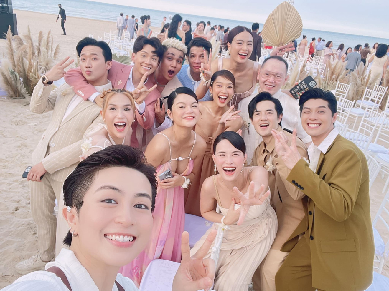 Dàn sao đi cưới Minh Hằng, Đám cưới Minh Hằng, Minh Hằng cưới trên bãi biển, đám cưới Minh Hằng hội tụ dàn sao, Minh Hằng cưới, đám cưới Minh Hằng chính thức diễn ra