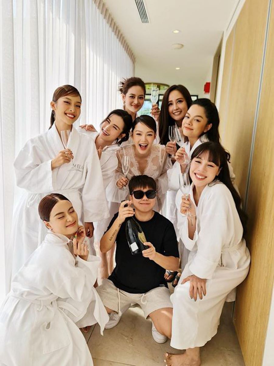 Dàn sao đi cưới Minh Hằng, Đám cưới Minh Hằng, Minh Hằng cưới trên bãi biển, đám cưới Minh Hằng hội tụ dàn sao, Minh Hằng cưới, đám cưới Minh Hằng chính thức diễn ra