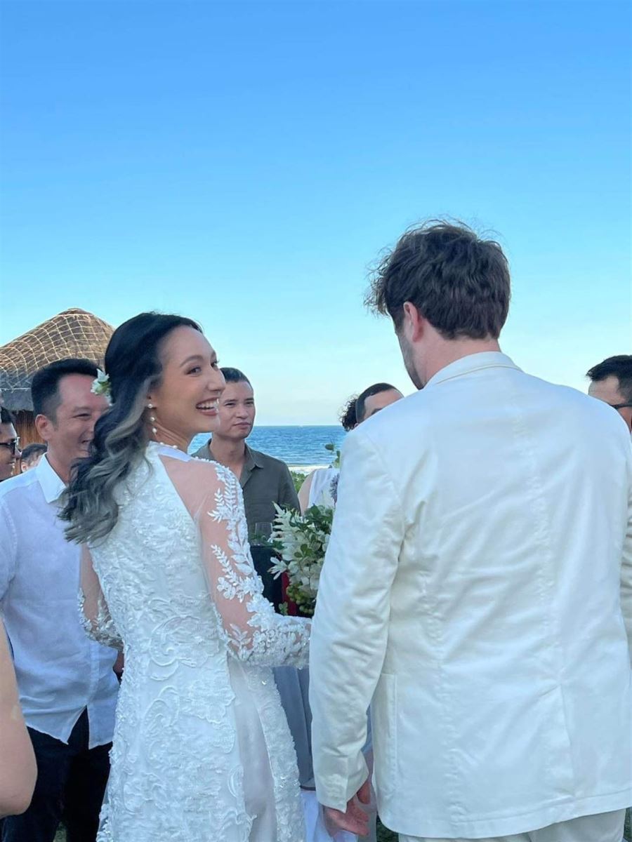 đám cưới Anna Trương, đám cưới Anna Trương ở Việt Nam, Anna Trương cưới, Anna Trương lấy chồng, tiệc cưới ngoài trời của Anna Trương, Mỹ Linh quên ăn trong đám cưới Anna 