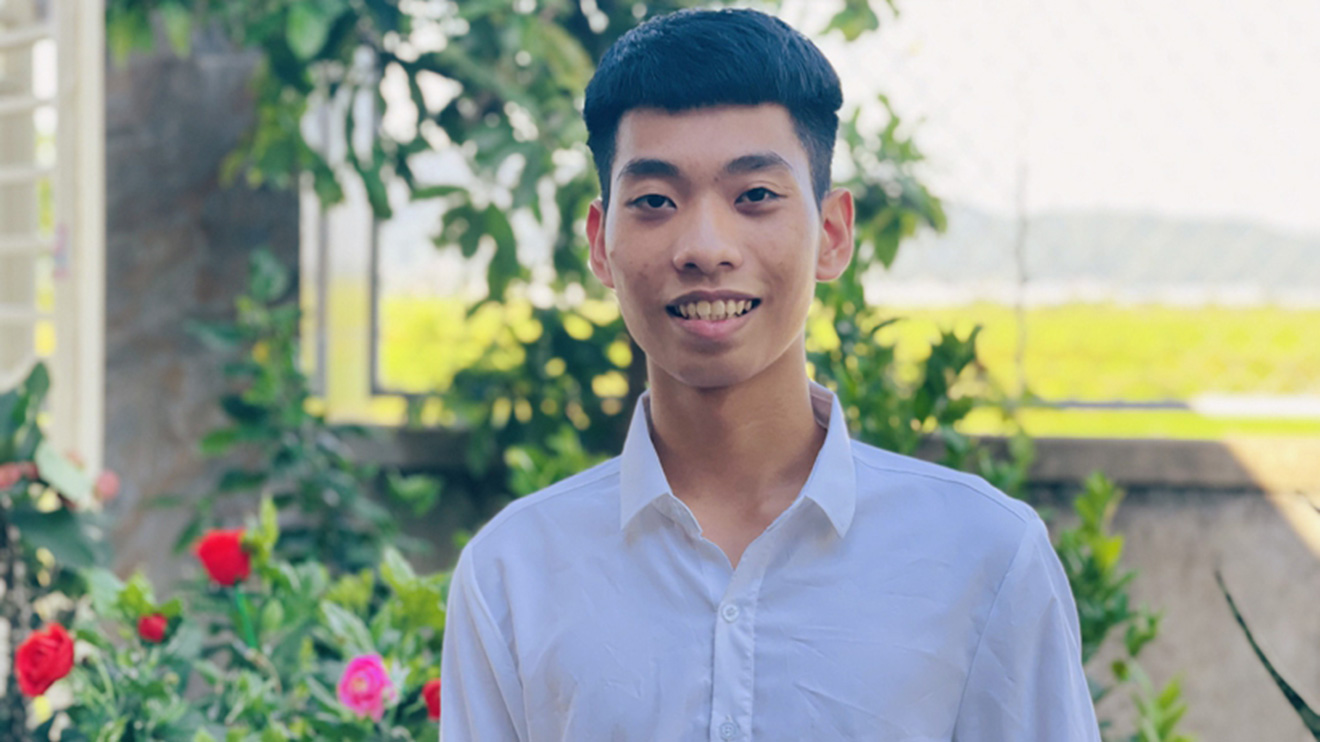 Thủ khoa khối C00 của Hà Tĩnh, chiến sĩ công an, thủ khoa