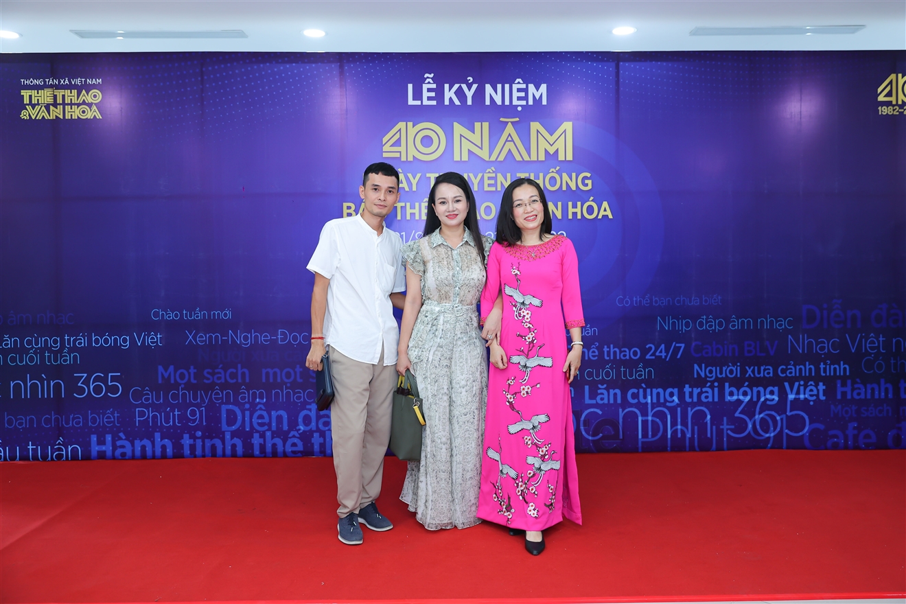 Báo Thể thao & Văn hóa, nghệ sĩ đến chúc mừng Báo Thể thao & Văn hóa