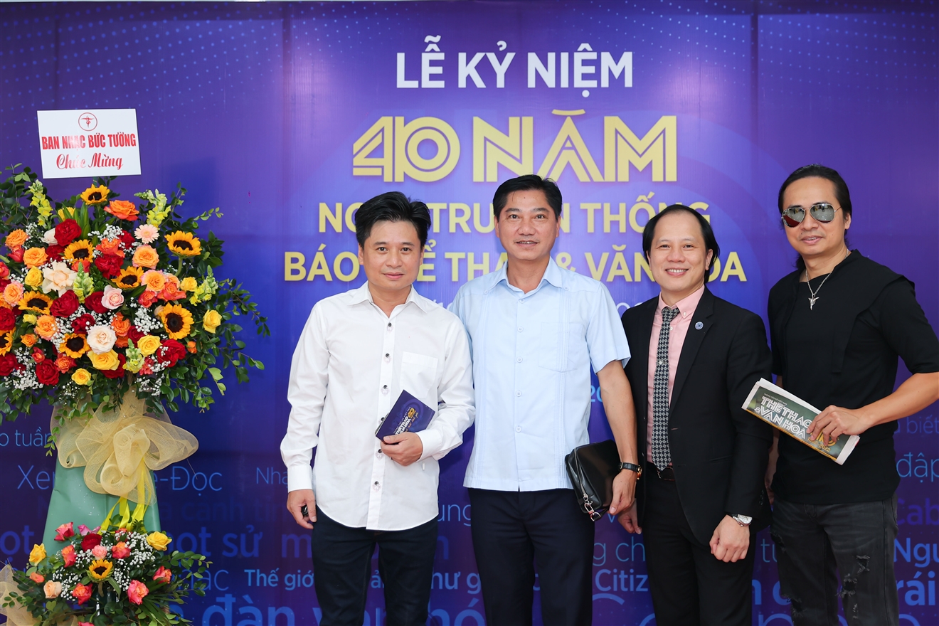 Báo Thể thao & Văn hóa, nghệ sĩ đến chúc mừng Báo Thể thao & Văn hóa