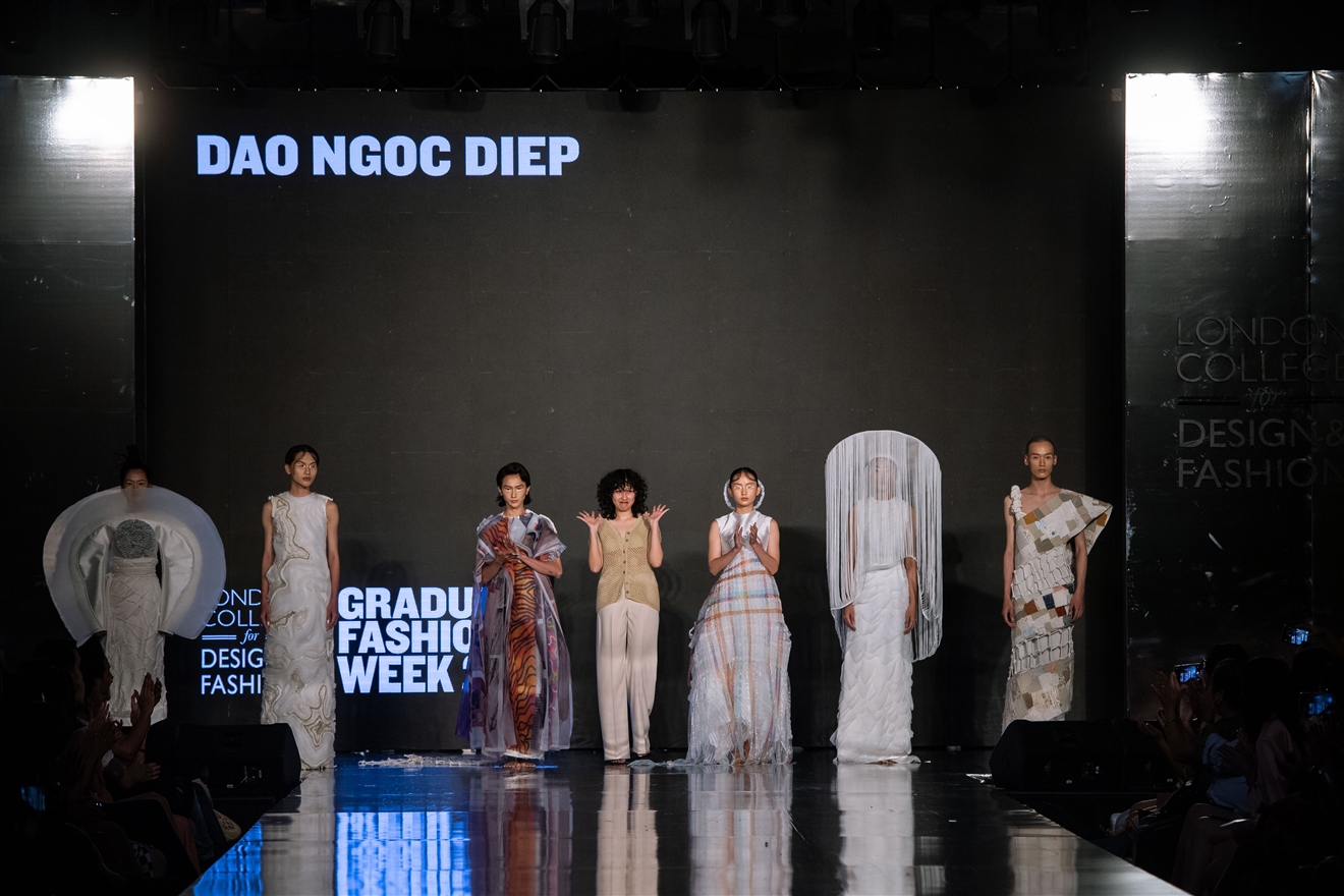 Tuần lễ thời trang. Học viện Thiết kế và Thời trang London Hà Nội. Triển lãm