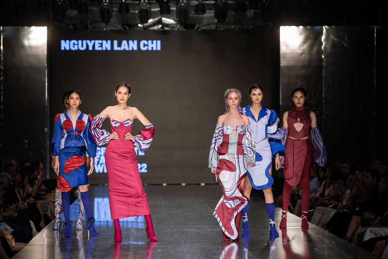 Tuần lễ thời trang. Học viện Thiết kế và Thời trang London Hà Nội. Triển lãm