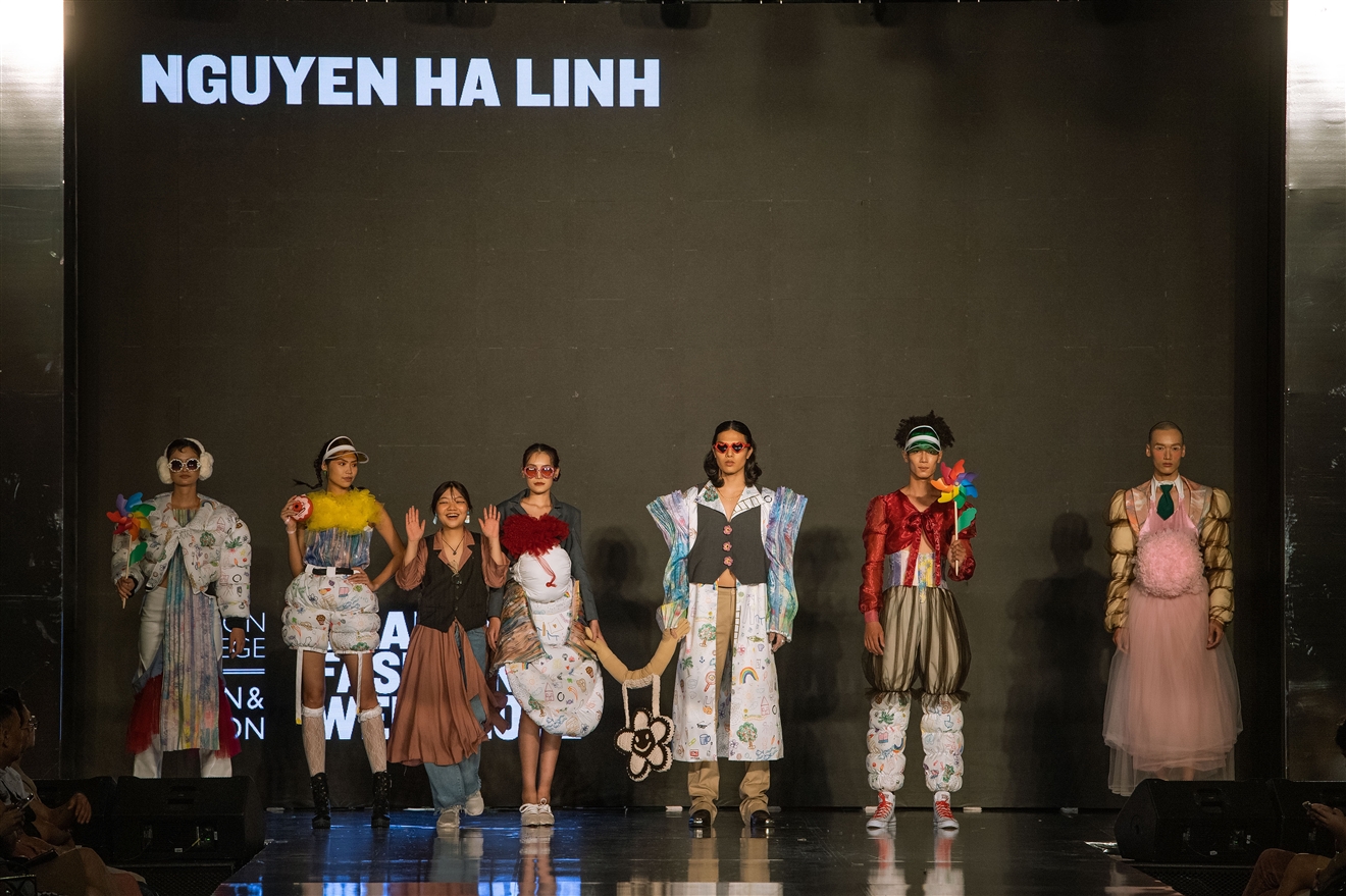 Tuần lễ thời trang. Học viện Thiết kế và Thời trang London Hà Nội. Triển lãm
