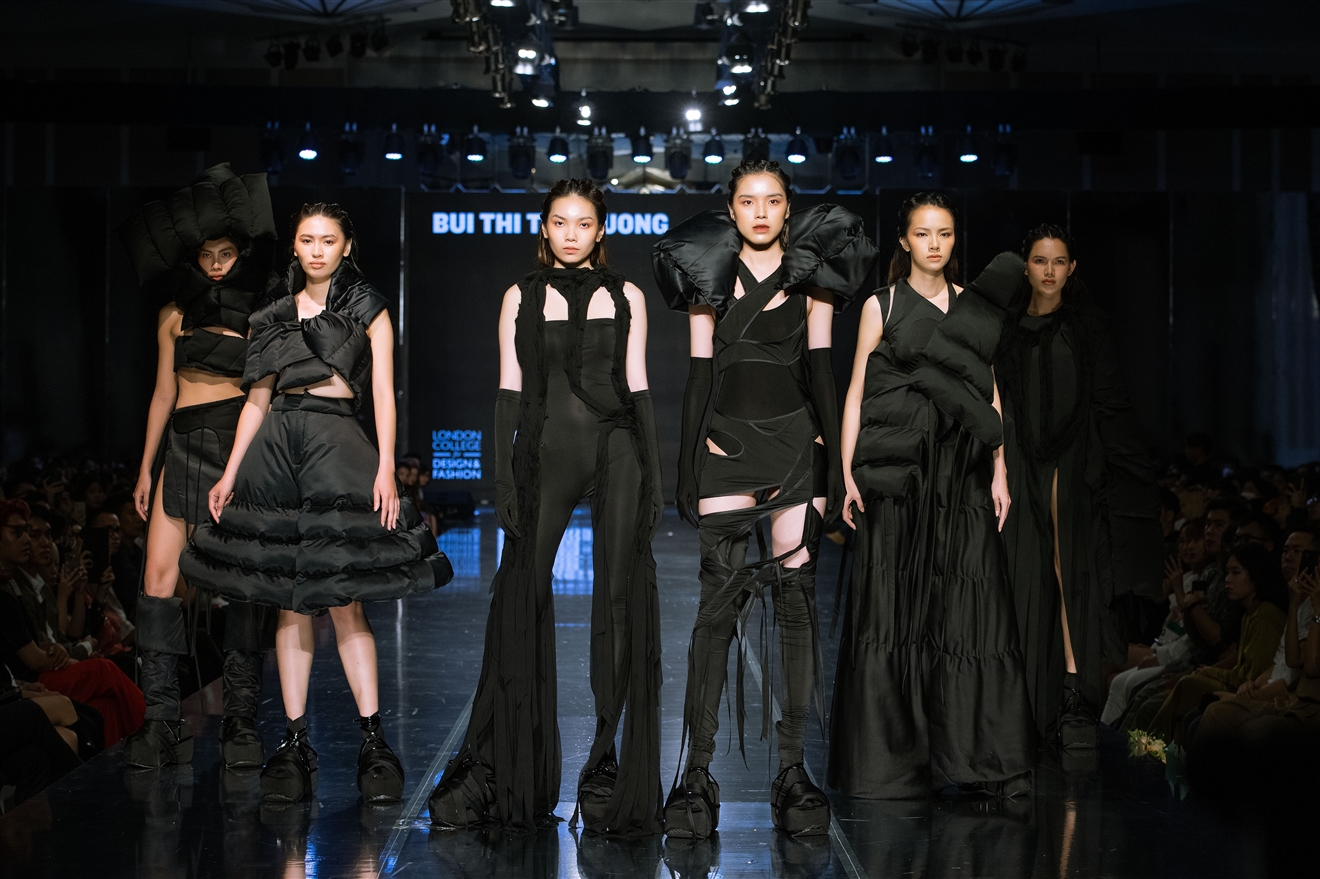 Tuần lễ thời trang. Học viện Thiết kế và Thời trang London Hà Nội. Triển lãm