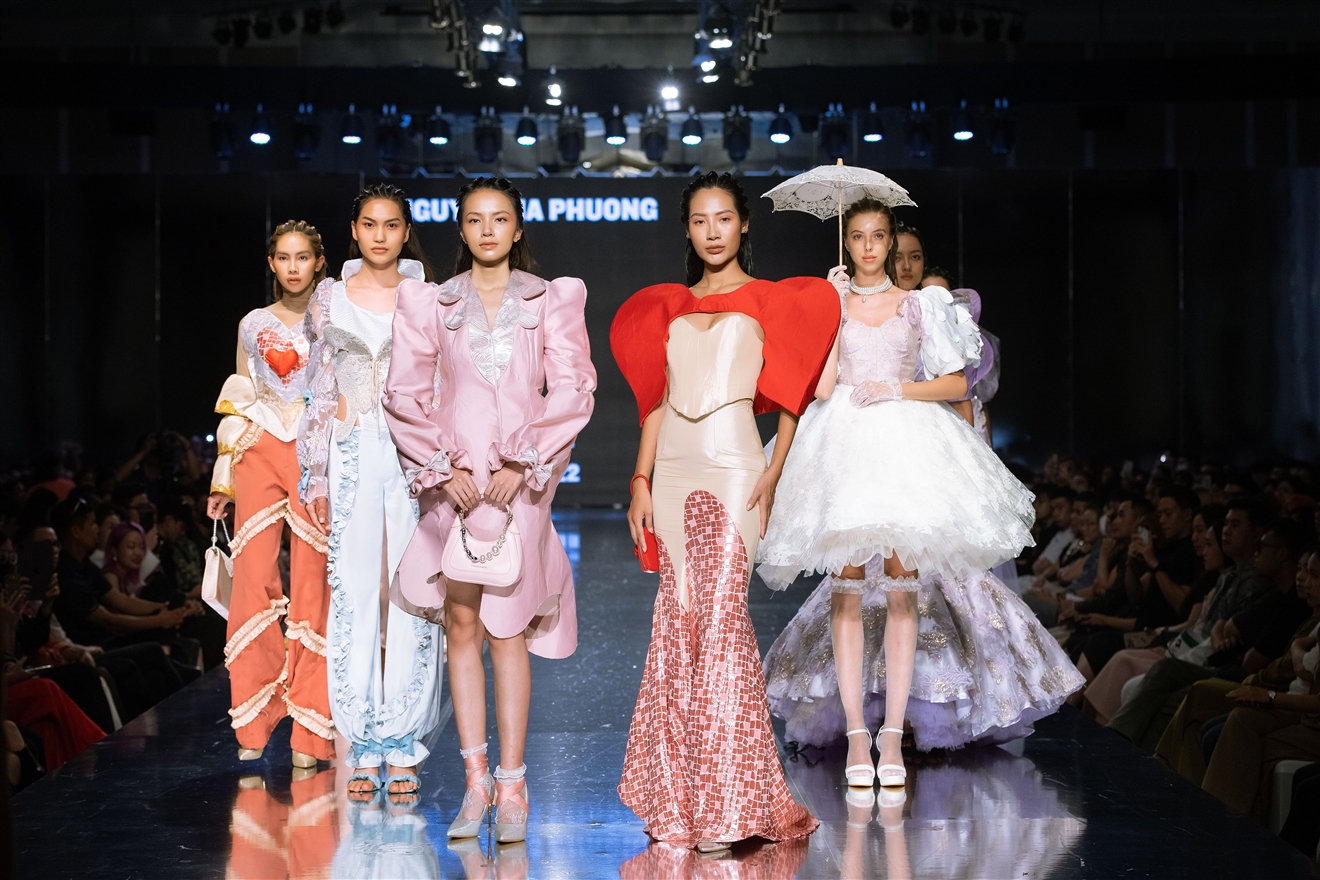 Tuần lễ thời trang. Học viện Thiết kế và Thời trang London Hà Nội. Triển lãm