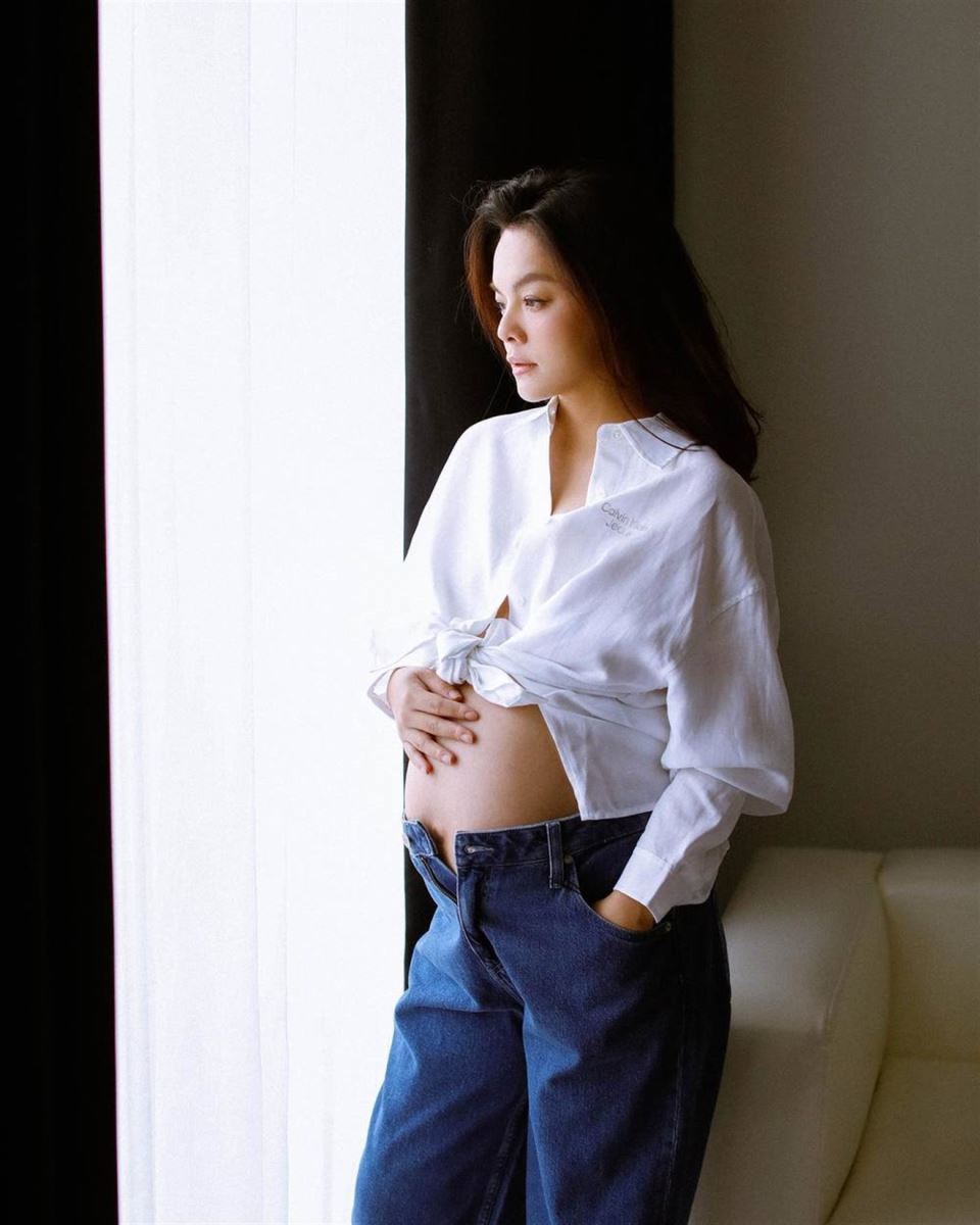 Phạm Quỳnh Anh, Phạm Quỳnh Anh đi làm sau sinh, Phạm Quỳnh Anh sau sinh, Phạm Quỳnh Anh đi làm sau 18 ngày sinh, ca sĩ Phạm Quynh Anh, Phạm Quỳnh Anh sinh con thứ 3