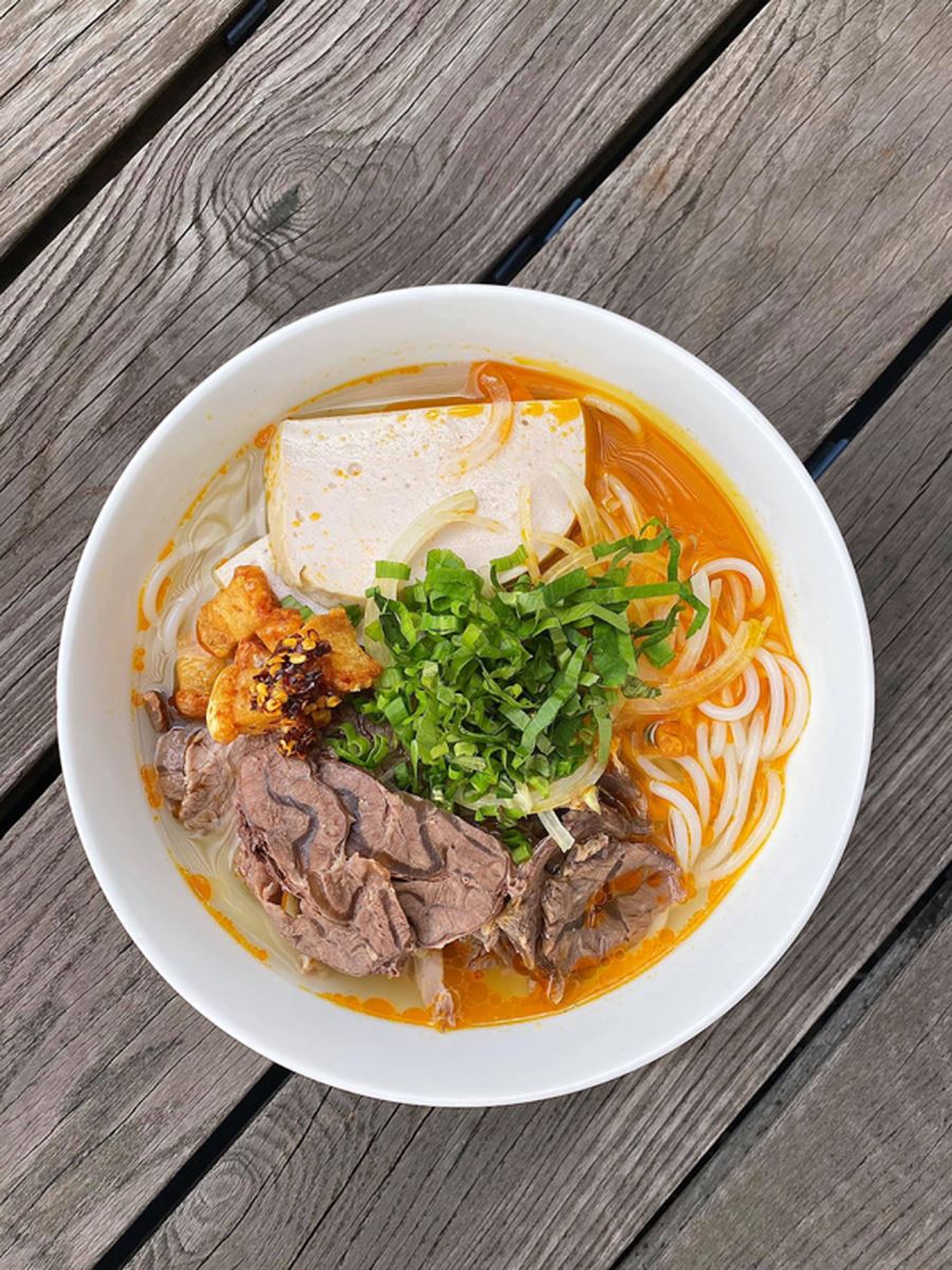 Vợ chồng Hà Tăng, Hà Tăng nấu ăn, Hà Tăng náu ăn ngon, Hà Tăng làm bếp, Louis Nguyễn, Louis Nguyễn khen vợ nấu ăn ngon, Louis Nguyễn khen vợ, vợ chồng Louis Nguyễn