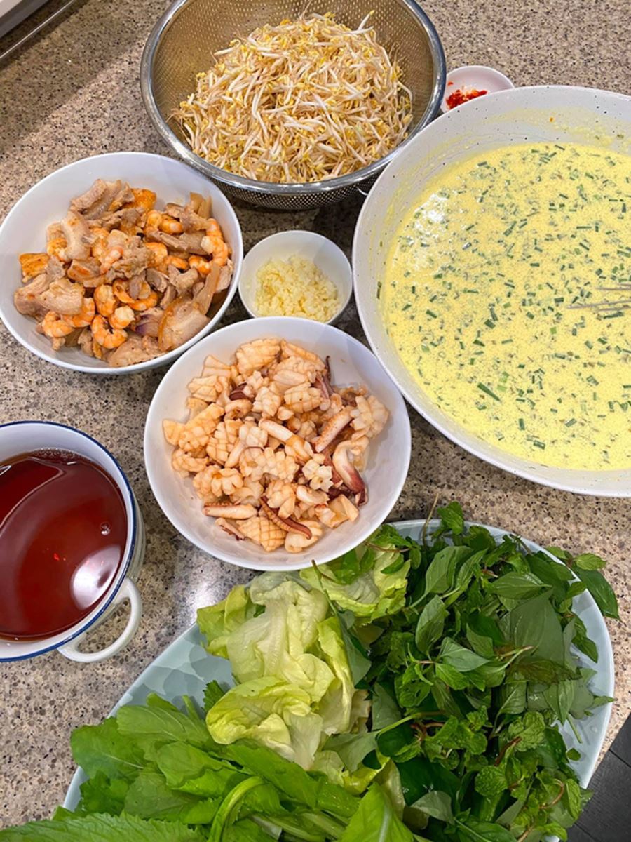 Vợ chồng Hà Tăng, Hà Tăng nấu ăn, Hà Tăng náu ăn ngon, Hà Tăng làm bếp, Louis Nguyễn, Louis Nguyễn khen vợ nấu ăn ngon, Louis Nguyễn khen vợ, vợ chồng Louis Nguyễn