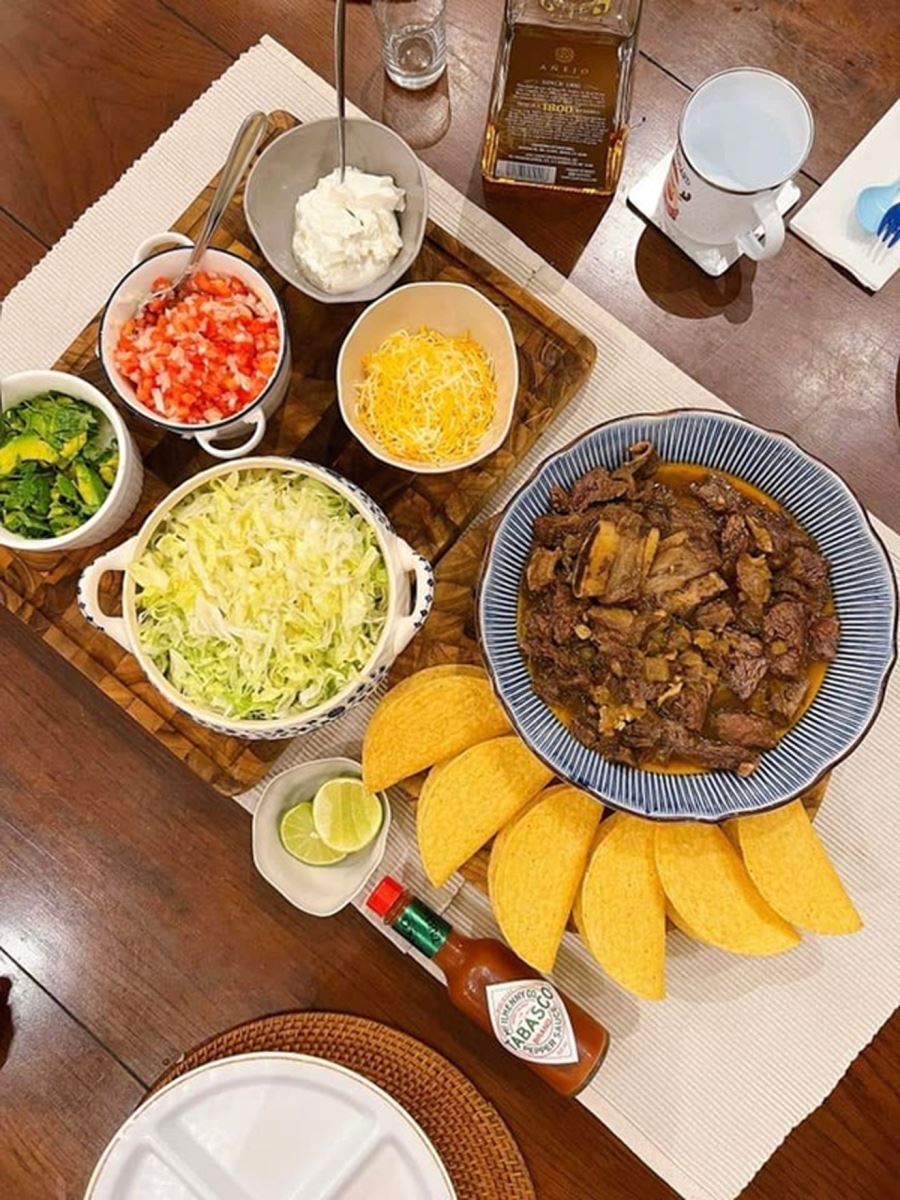 Vợ chồng Hà Tăng, Hà Tăng nấu ăn, Hà Tăng náu ăn ngon, Hà Tăng làm bếp, Louis Nguyễn, Louis Nguyễn khen vợ nấu ăn ngon, Louis Nguyễn khen vợ, vợ chồng Louis Nguyễn