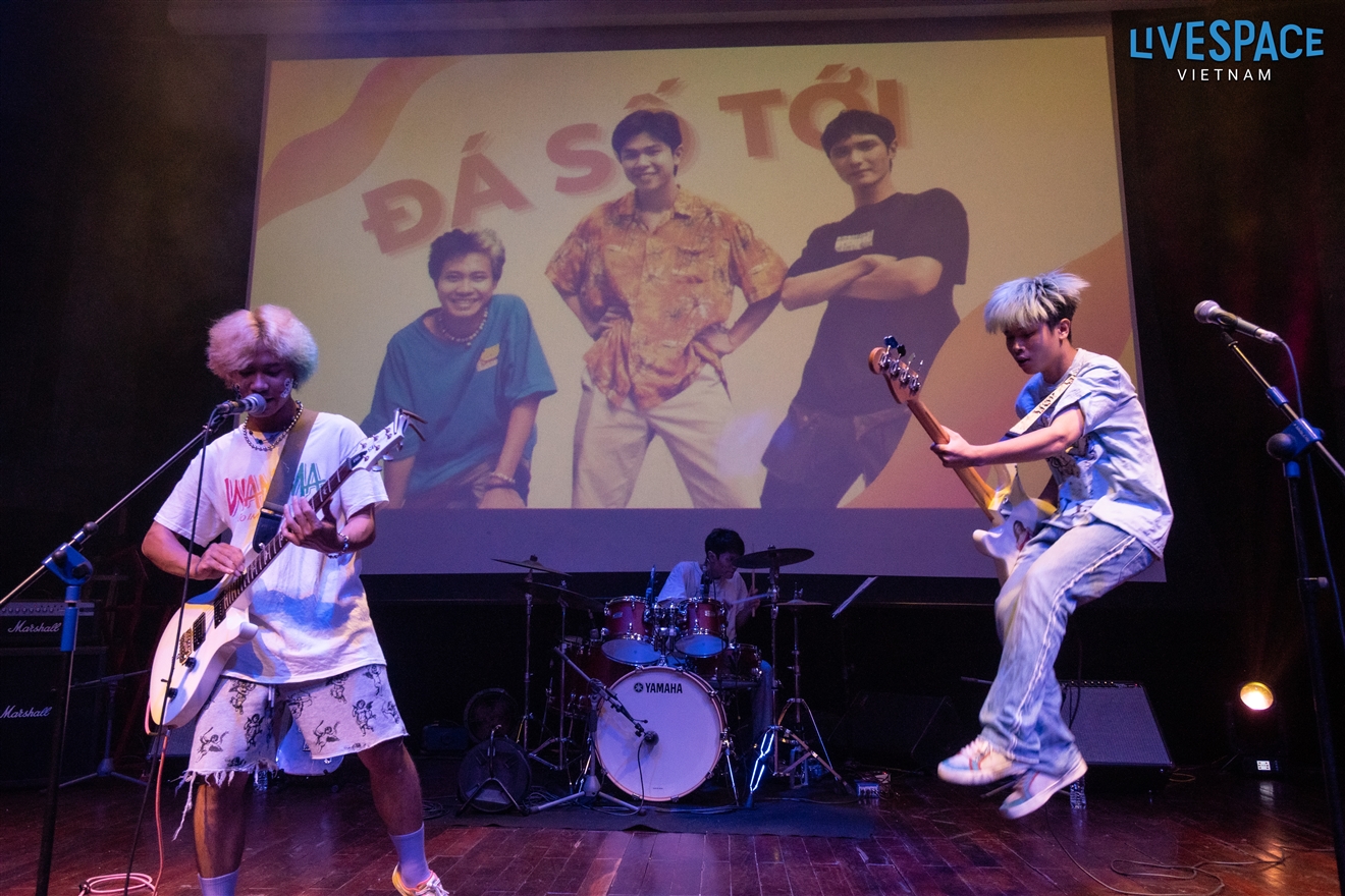 Ban nhạc chiến thắng tại LiveSpace, LiveSpace Việt Nam